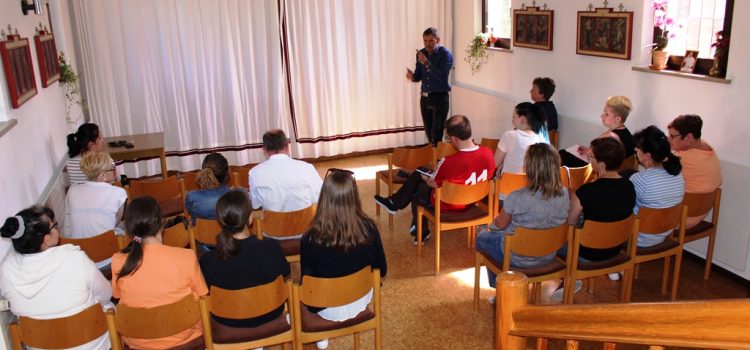 1. Hilfe Training in Notfallsituationen 1. Hilfe Training in Notfallsituationen