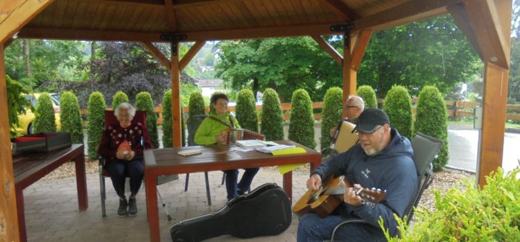 Besucherdienst sorgt für einen musikalischen Nachmittag in der Sonne Besucherdienst sorgt für einen musikalischen Nachmittag in der Sonne